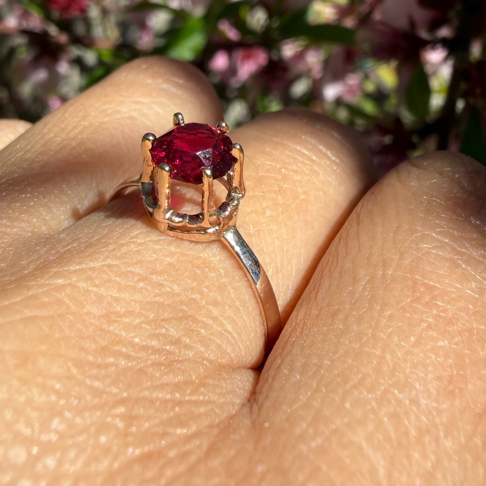 8k Gold Ring with Deep Red Gemstone - Women Jewelry - Picture 3 of 6